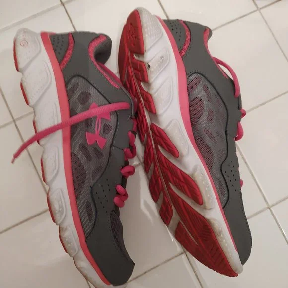 Under armour Micro G Assert IV EUC - Picture 7 of 8